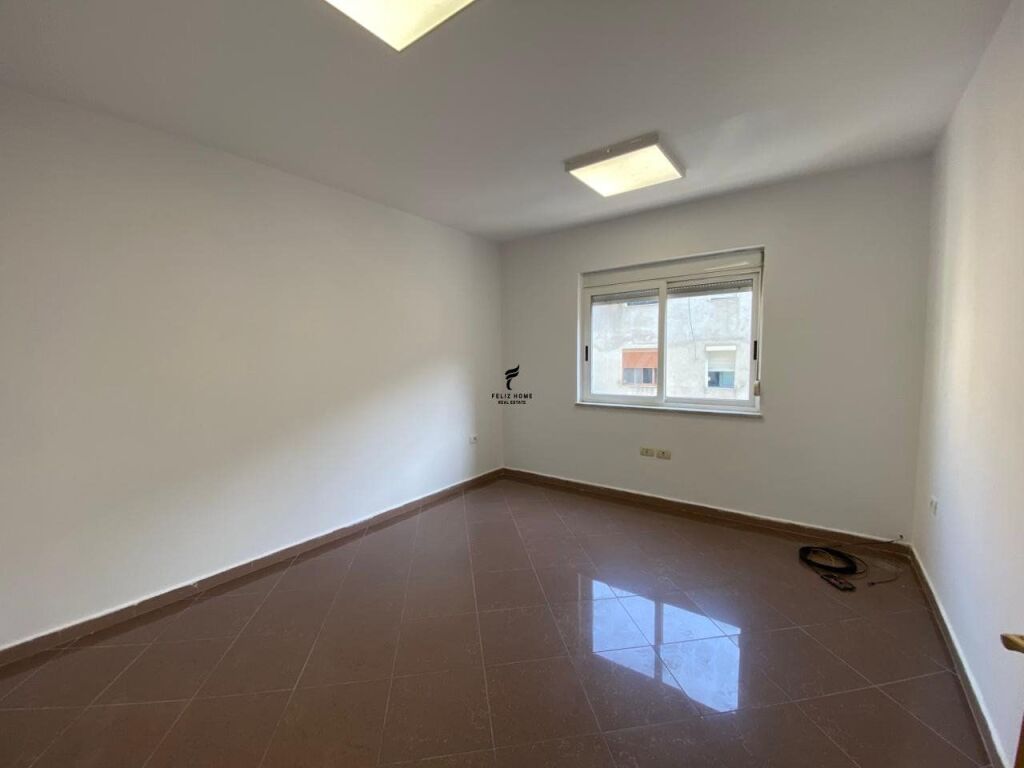 UFFICIO IN AFFITTO 100 M2 BLLOK 85.000 LEKE FH-72042