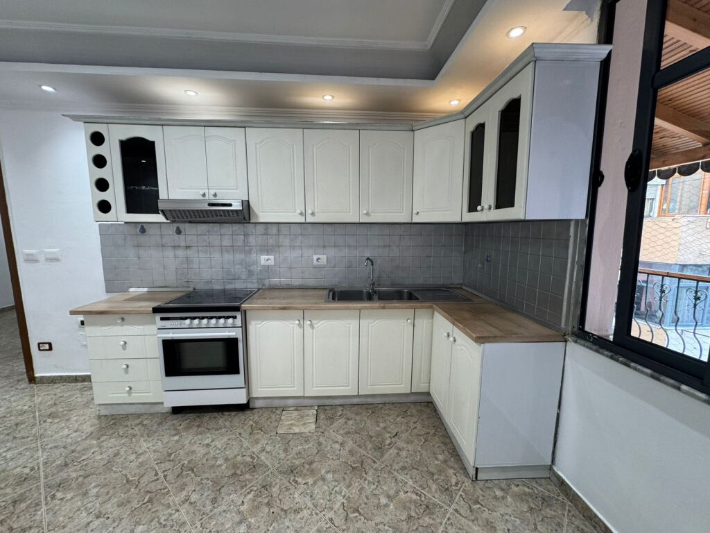 APARTAMENT 3+1+2 ME QIRA PRANE PALLATIT ME SHIGJETA