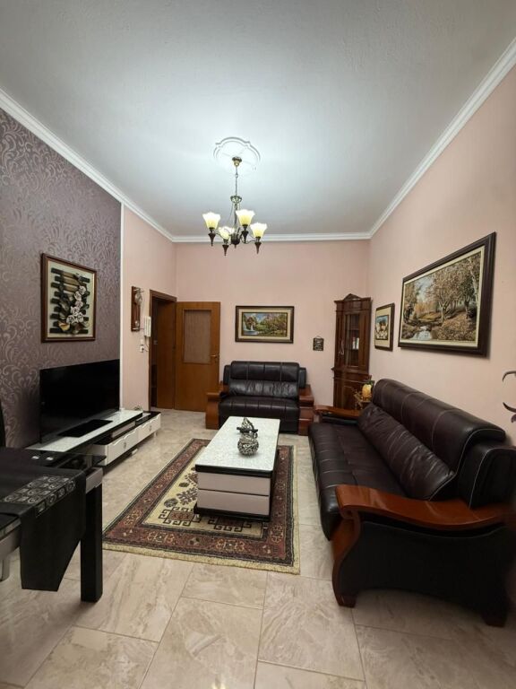 🏠 Apartament me qira – 📍 Mbrapa Arka Home, Vasil Shanto💰 70000 lek (I diskutueshem)