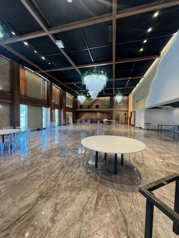 MULTIFUNCTIONAL BUILDING FOR SALE NEAR TEG