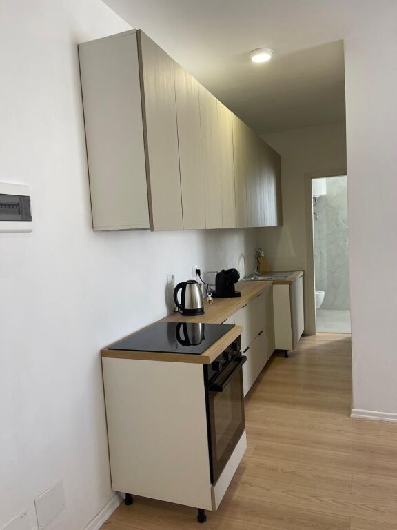 Jepet me Qera Apartament 2+1+2 Ne Plazh Hekurudha