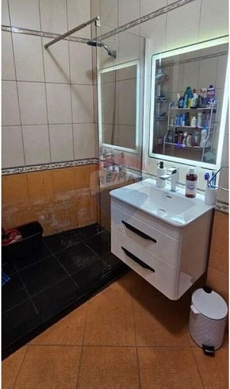 Shitet apartament 1+1 pranë shkollës “Mihal Grameno” 🏡