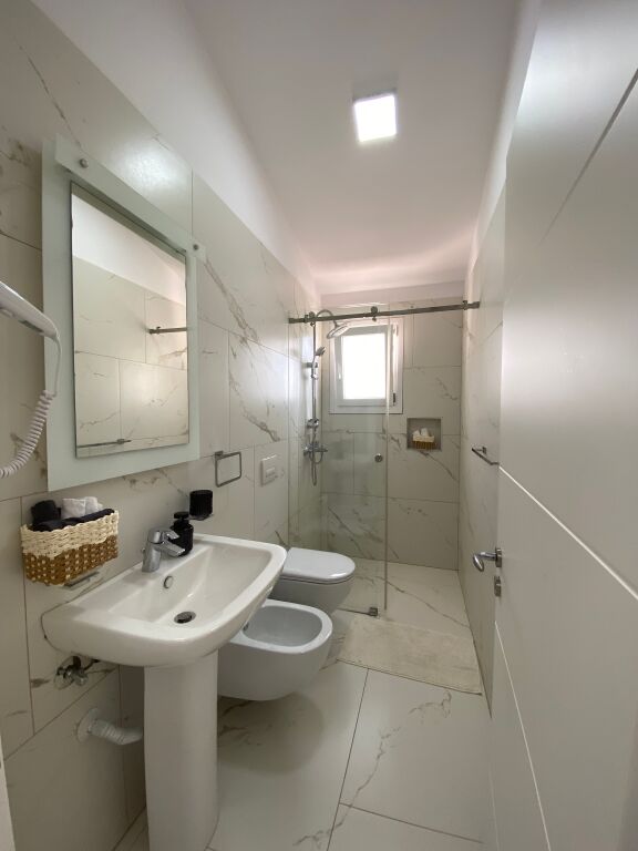 🌊 APARTAMENT ME QIRA | UJI I FTOHTË, VLORË