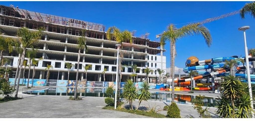 Shitet apartament 1+1 në Golem