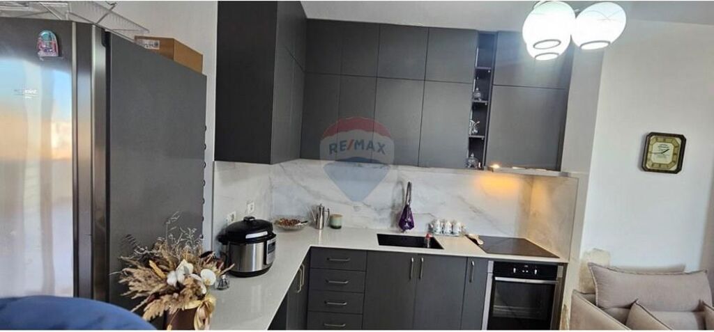 Shitet apartament 1+1 pranë shkollës “Mihal Grameno” 🏡
