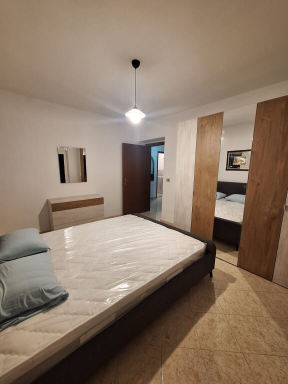 Apartament 2+1 me qera, qender, rr Kavajes 60 000 lek