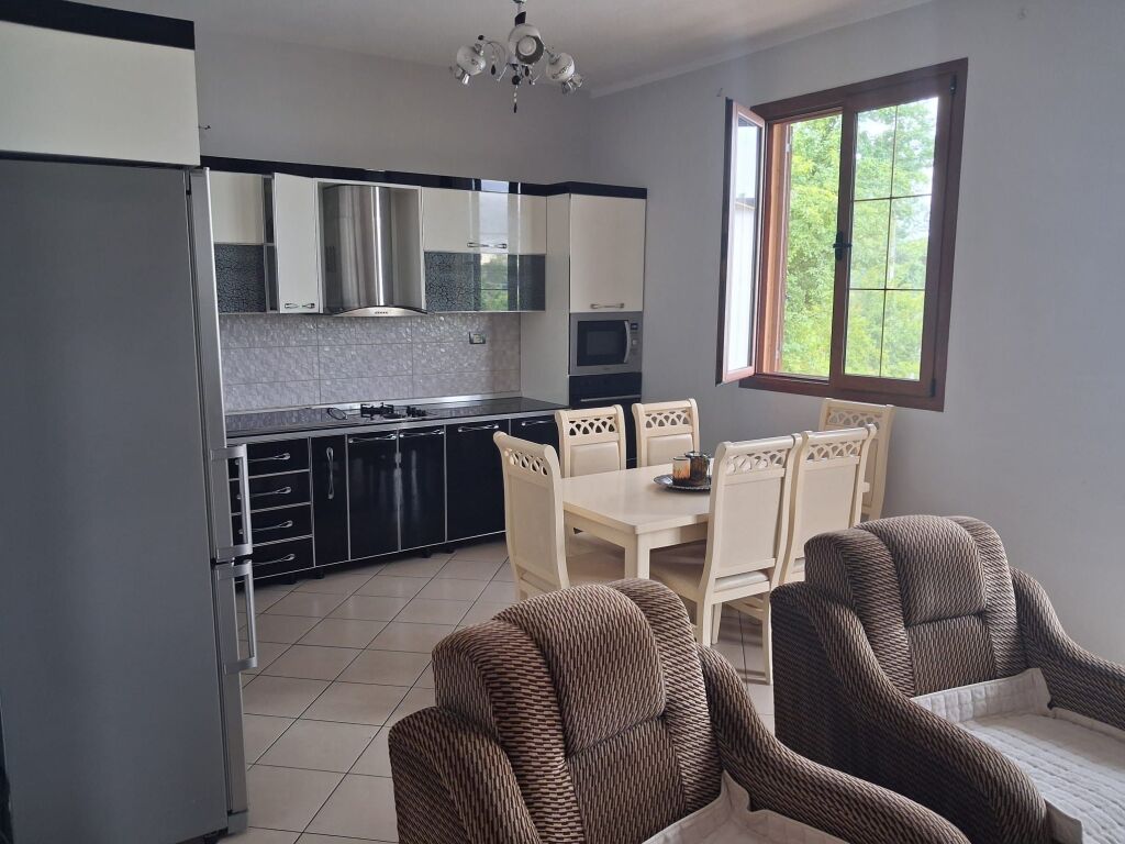 Affitto | Shtëpi private 2 + 1 | Laprakë | 400 €/mese