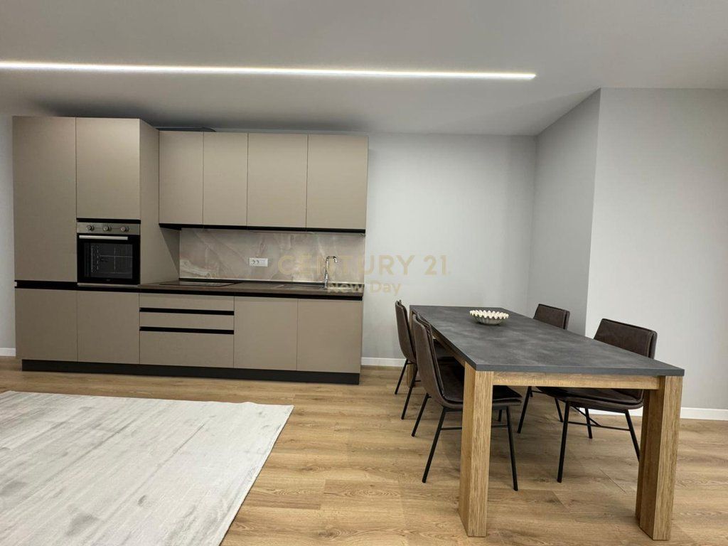 Jepet me Qira Apartament 2+1+2T Plus Post Parkimi ne Rezidencen Dyrrakium 1200€ | 100 m²