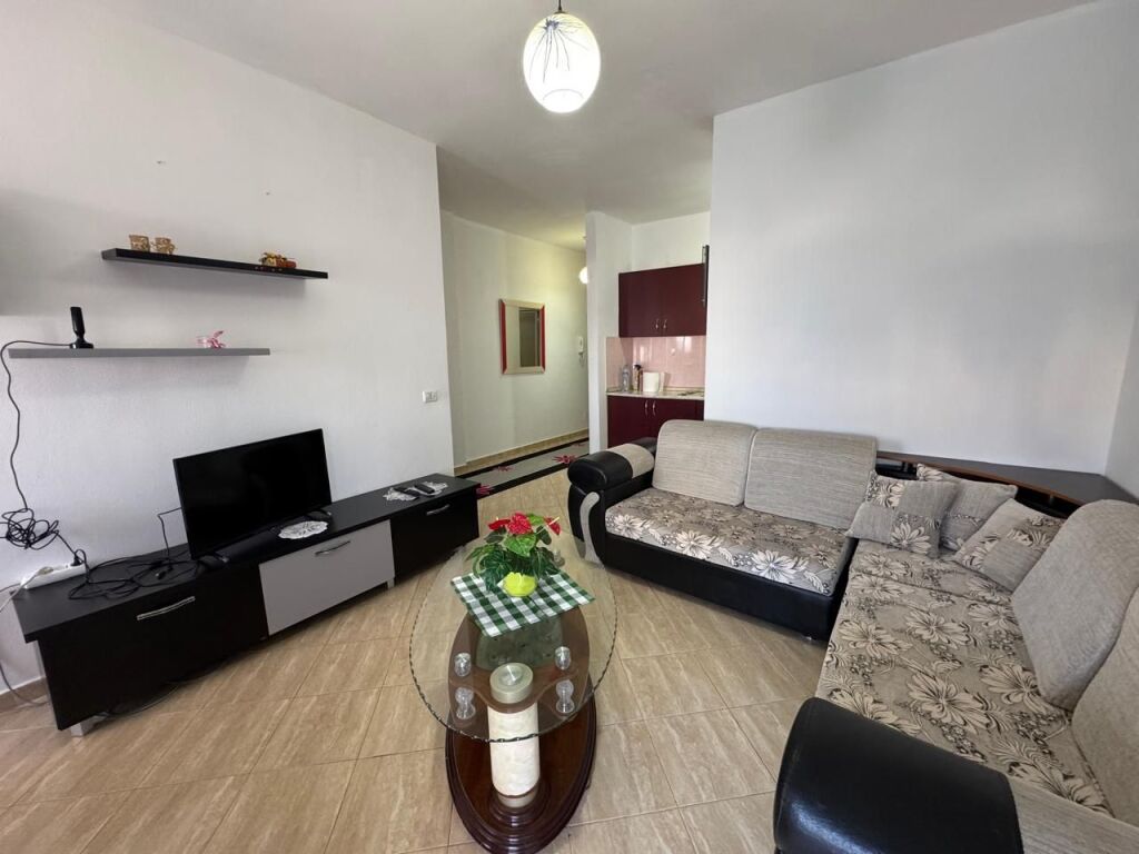 Jepet apartament me qera 1+1