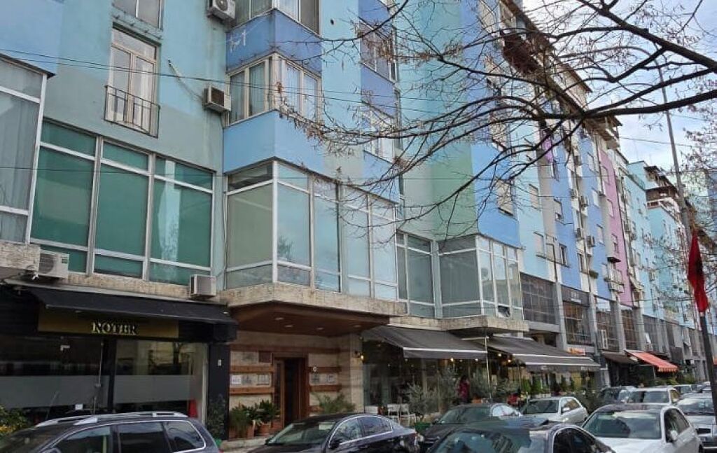 SHITET APARTAMENT 2+1+BALLKON "PRANE RRUGE MYSLYM SHYRI,ISH EKSPOZITA" 198.000 EURO