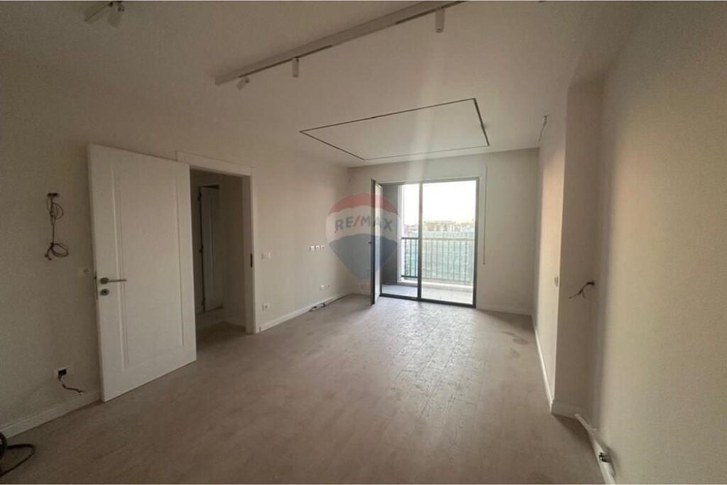 Shitet apartament 2+1+2 te bulevardi i ri
