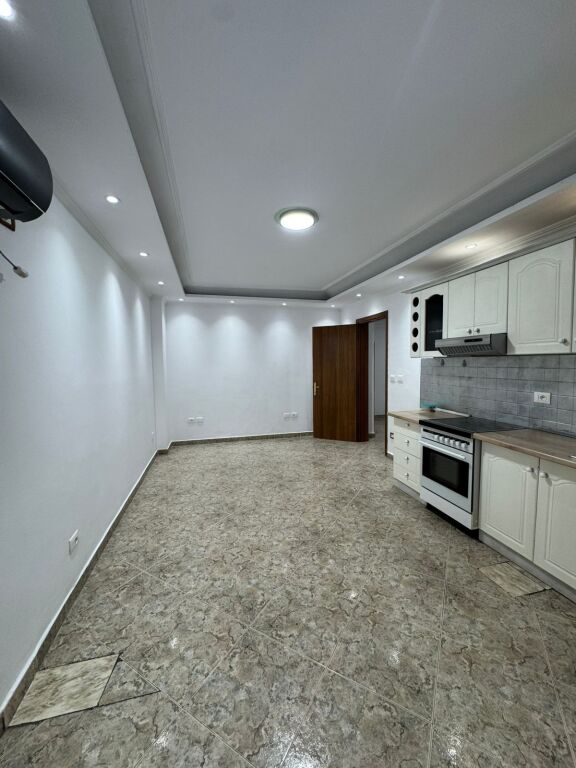 APARTAMENT 3+1+2 ME QIRA PRANE PALLATIT ME SHIGJETA