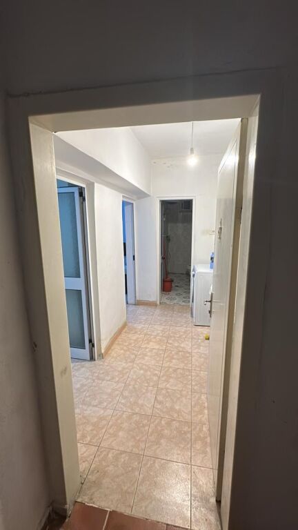 1+1,i mobiluar te ish restorant durresi,400 mije leke