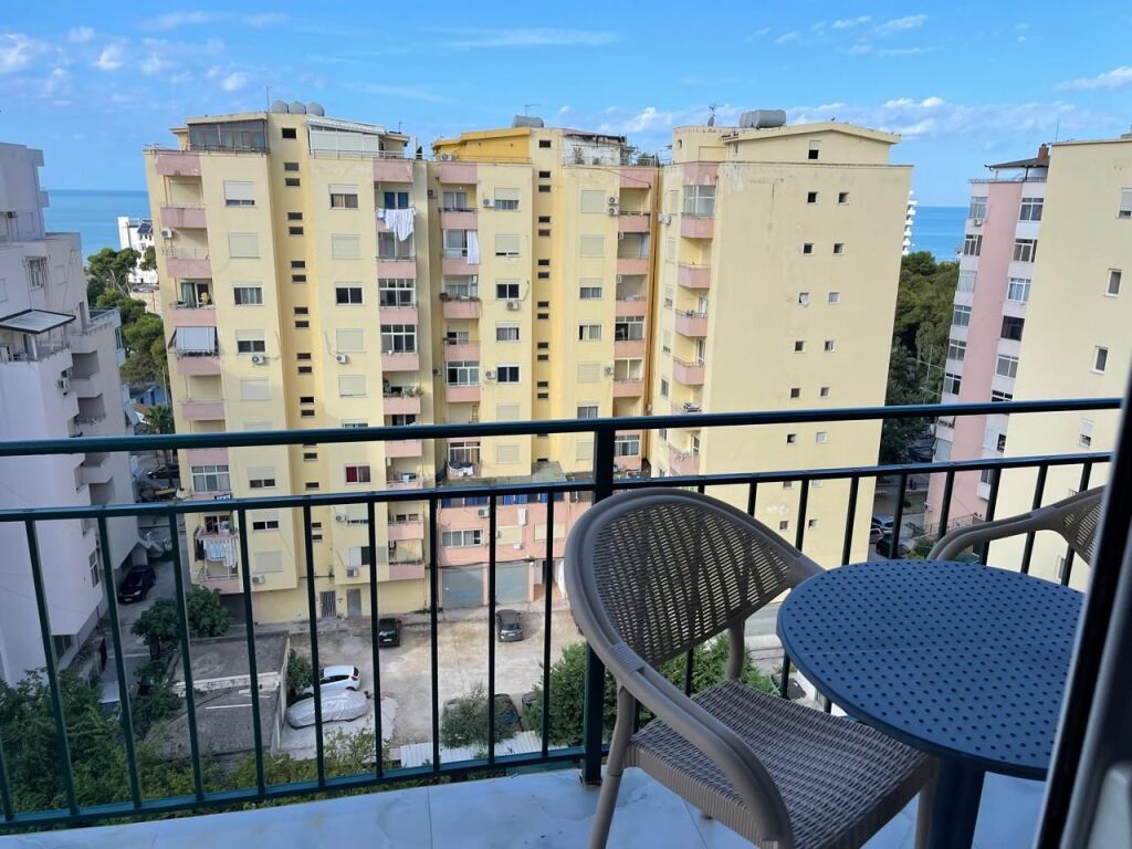 Jepet me Qera Apartament 2+1+2 Ne Plazh Hekurudha