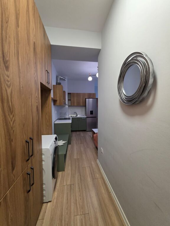 🏠 Jepet me qera apartament 1+1  📍 Adresa: Ali Demi, Kompleksi Mangalem💰 Çmimi: 45,000 lekë