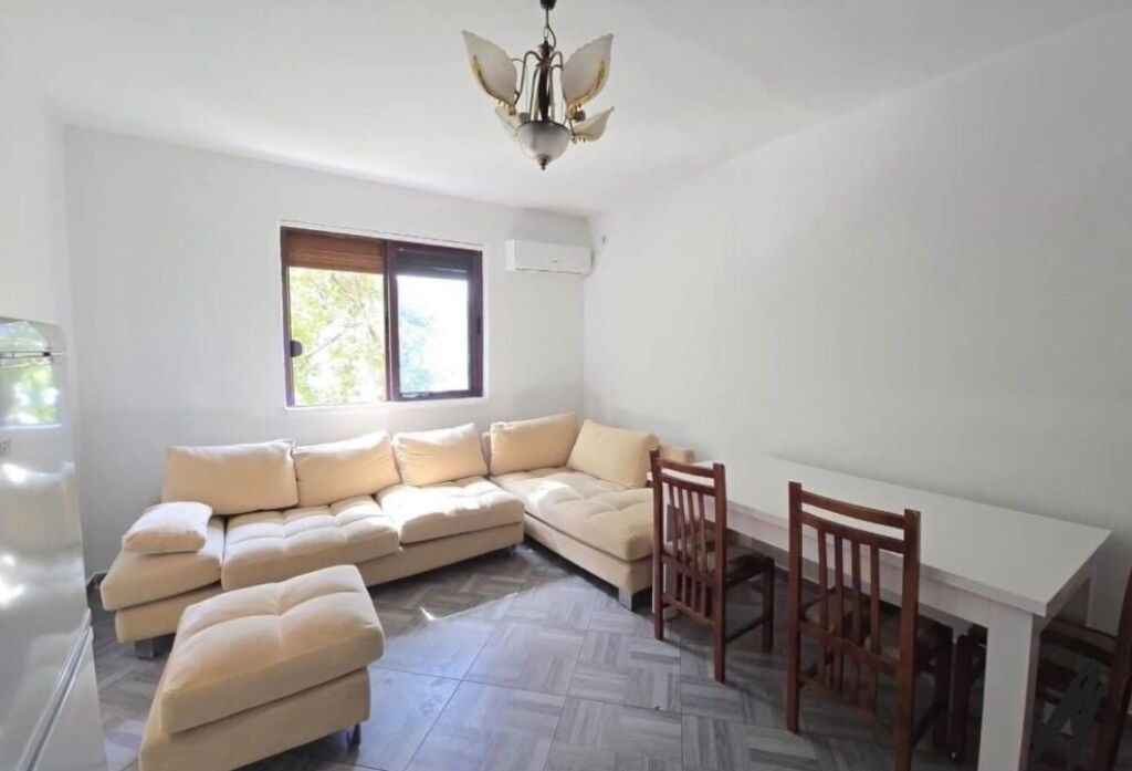 Shitet, Apartament 1+1+Ballkon , Nisharaku/ Rruga Irfan Tomini , Tirane.