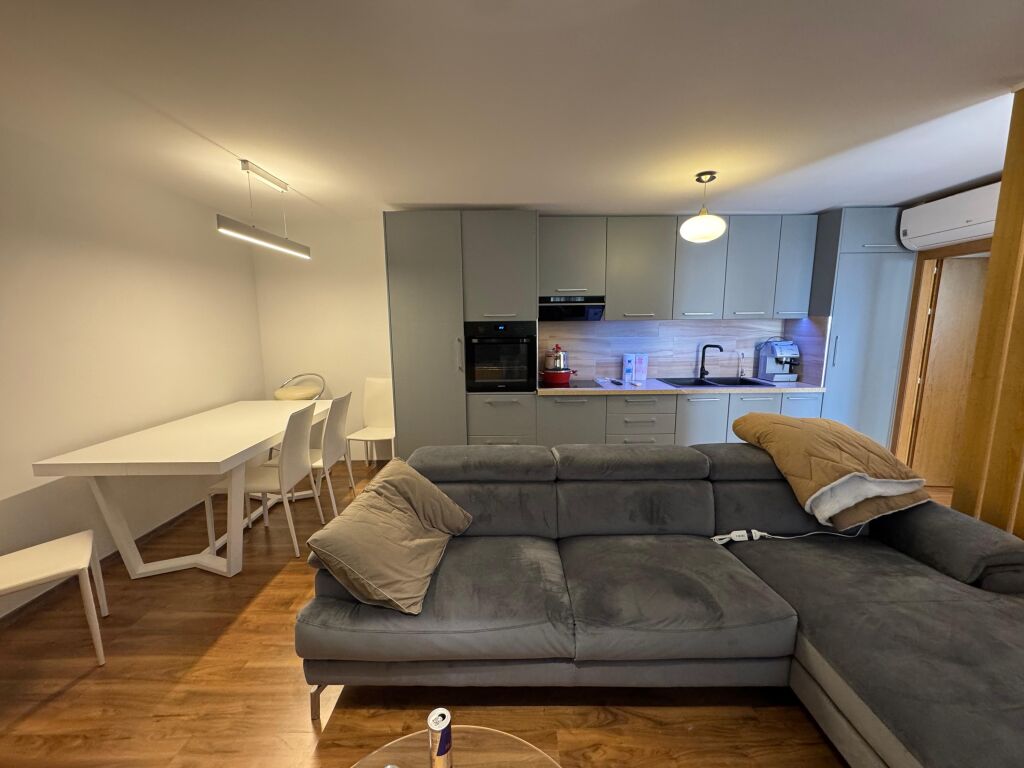 Jepet apartament me qera 1+1