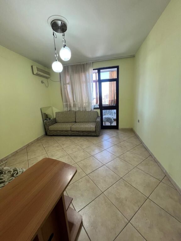 Apartament 2+1 per shitje prane Pazarit te Ri!