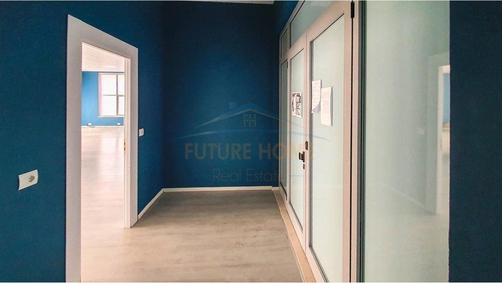 For sale, Business Premises, Bardhyl Street.