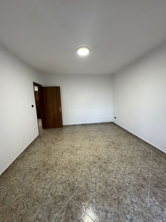 APARTAMENT 3+1+2 ME QIRA PRANE PALLATIT ME SHIGJETA