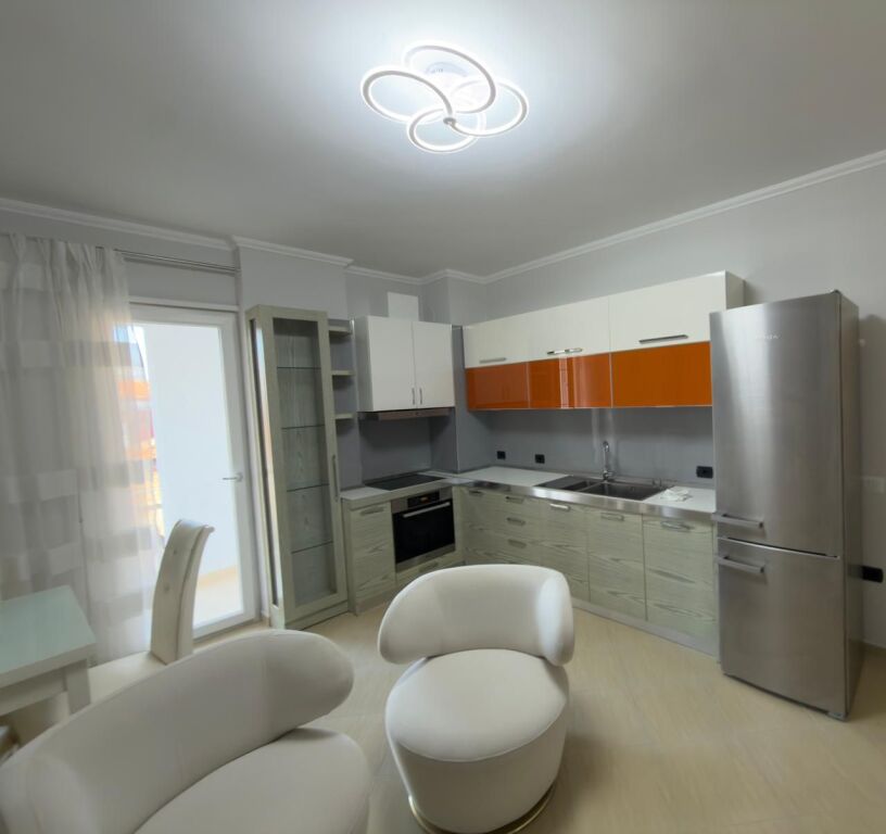 Apartment 1+1 with balcony for rent in the 21 Dhjetori area.