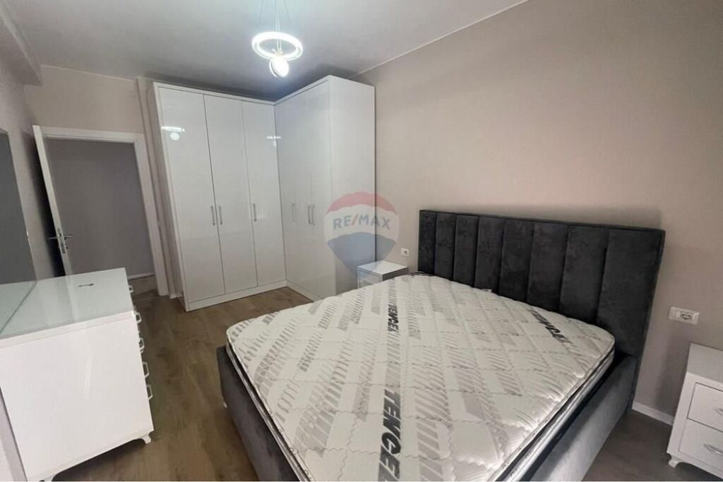Shitet apartament 2+1 tek Univers City