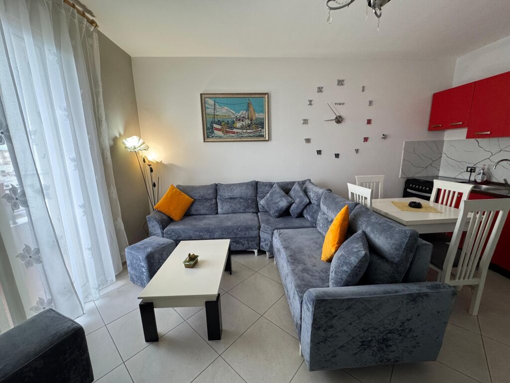 Jepet apartament me qera 1+1