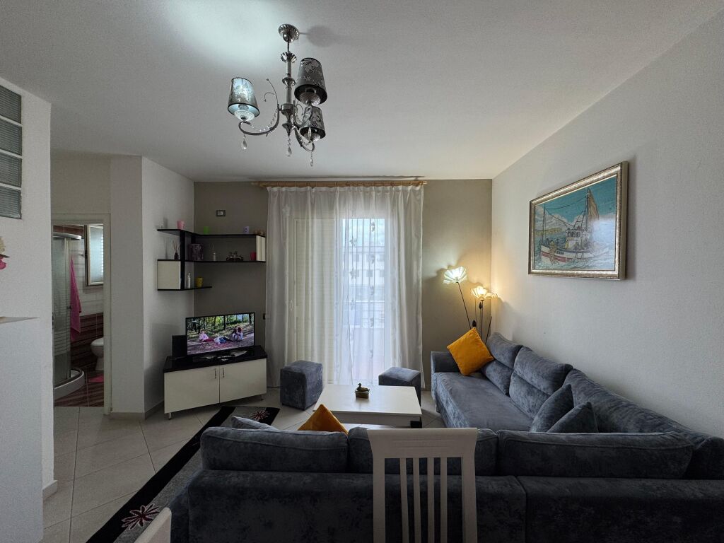 Jepet apartament me qera 1+1