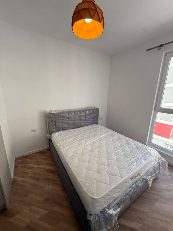 Tirane, jepet me qera apartament 1+1+Ballkon Kati 5, 60 m² , 39.000 Lekë (Univers City)