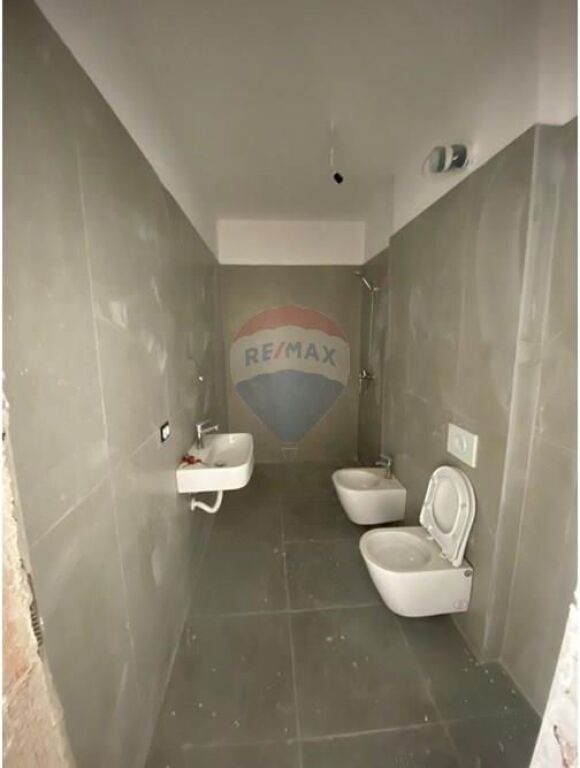 Shitet apartament 2+1 tek Univers City 🏡