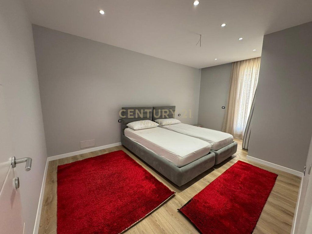 Jepet me Qira Apartament 2+1+2T Plus Post Parkimi ne Rezidencen Dyrrakium 1200€ | 100 m²