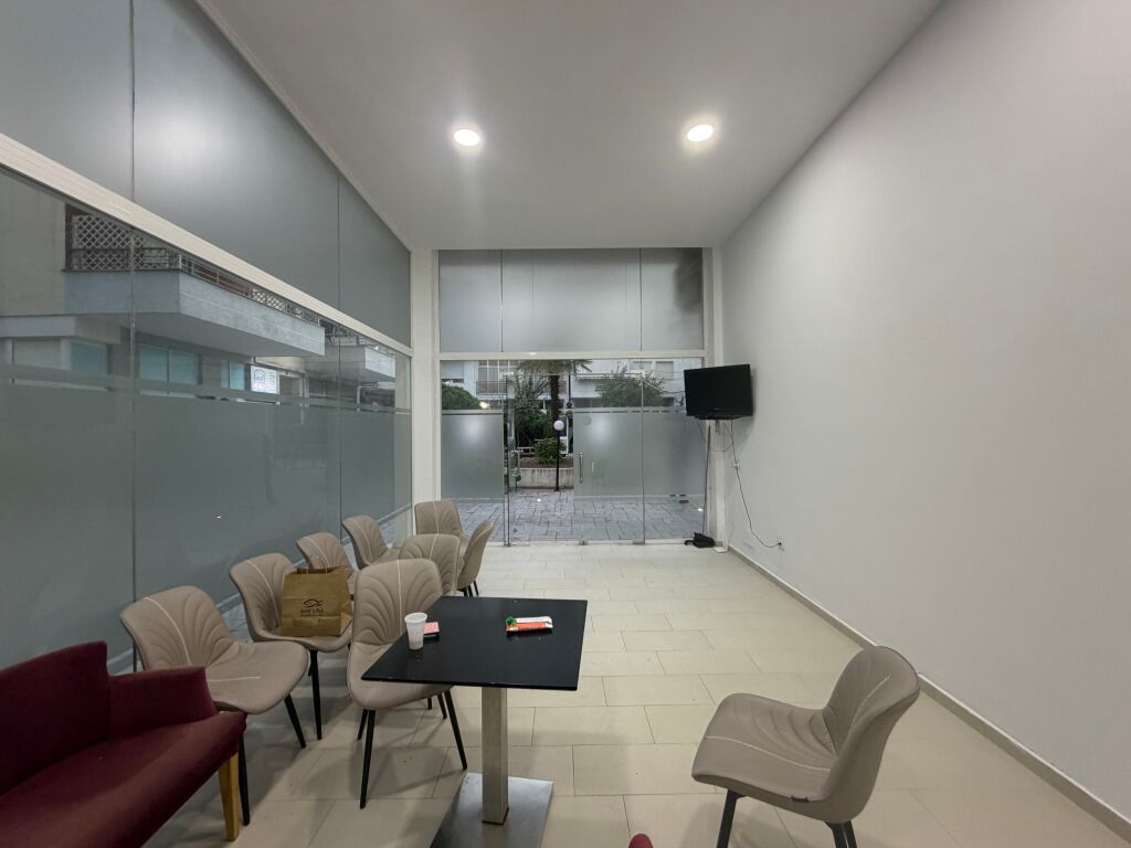 Ambjent me qera,45 m2,te radisoni liqeni i thate,500 euro