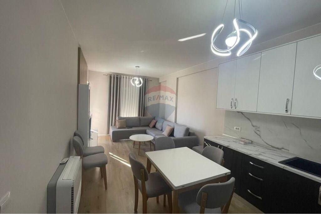 Shitet apartament 2+1 tek Univers City,