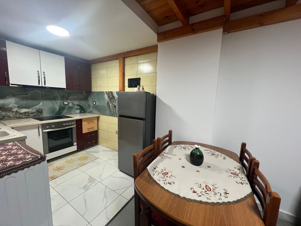 Garsoniere me qira te Hotel Marinaj Astir
