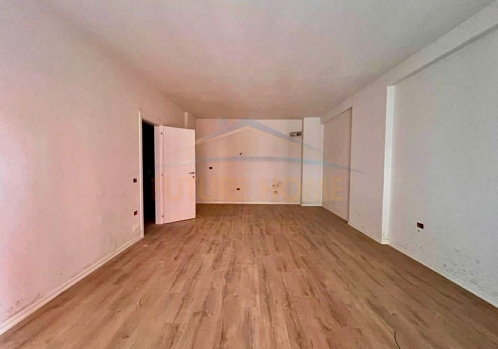 Shitet Apartament 1+1, Yzberisht