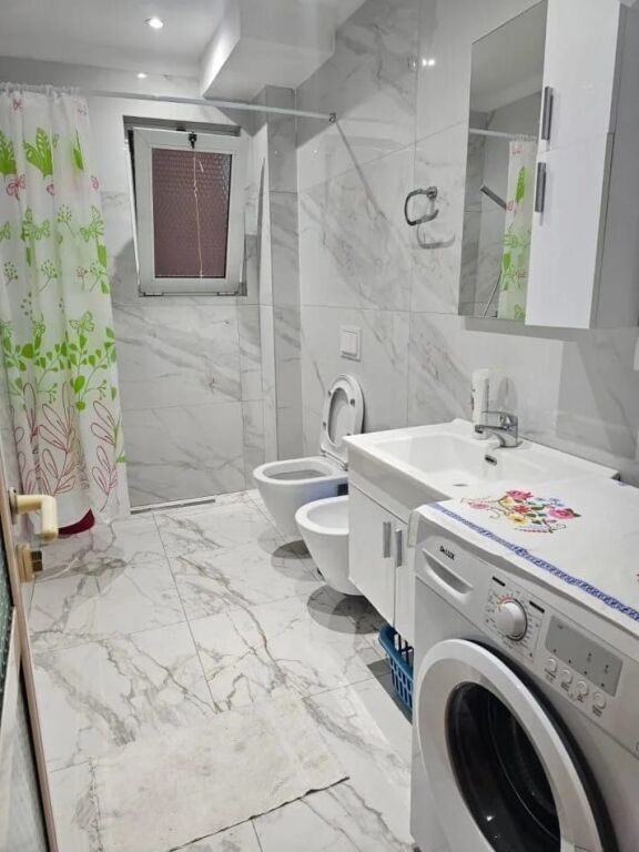 Jepet Me Qera Apartament 3+1+1 Ballkon