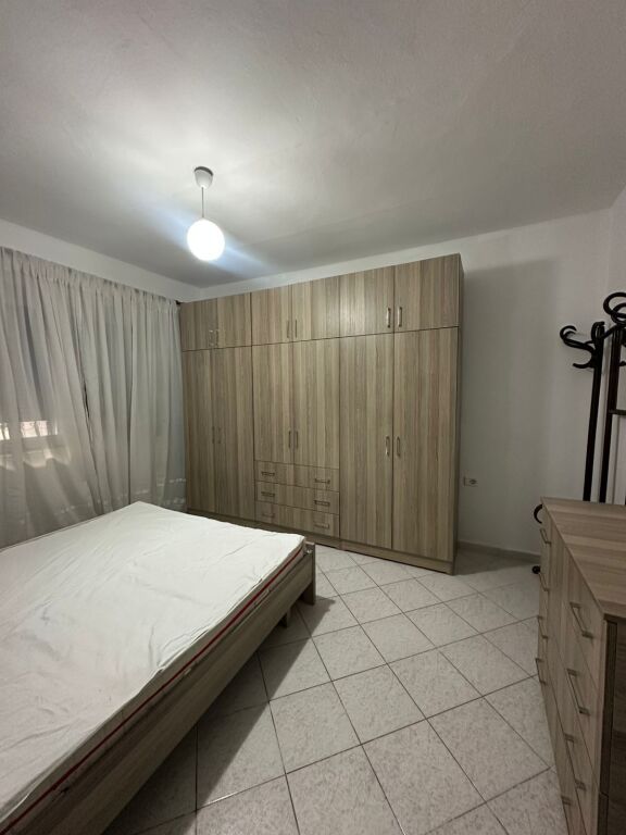 Jepet me qira 1+1 Laprake 450 mije leke
