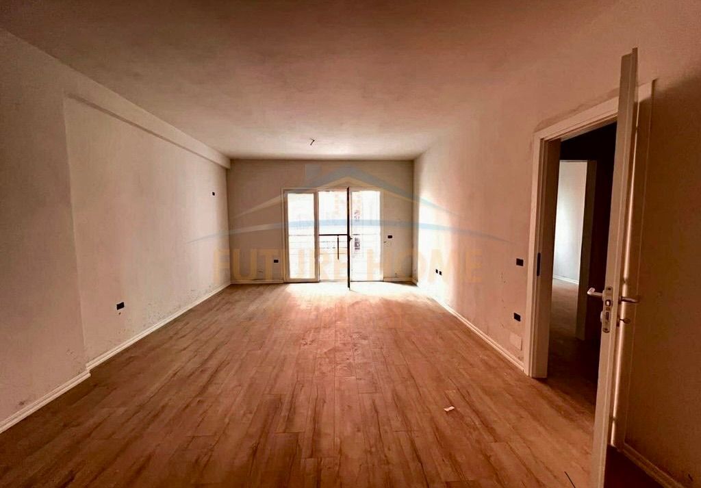 Shitet Apartament 1+1, Yzberisht