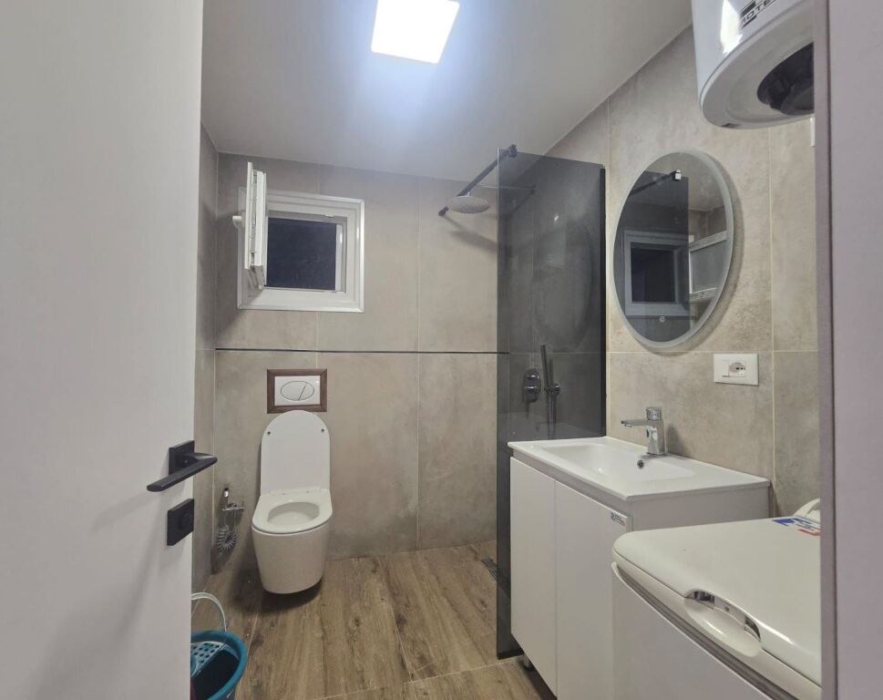 Office for rent given Materniteti i Ri !