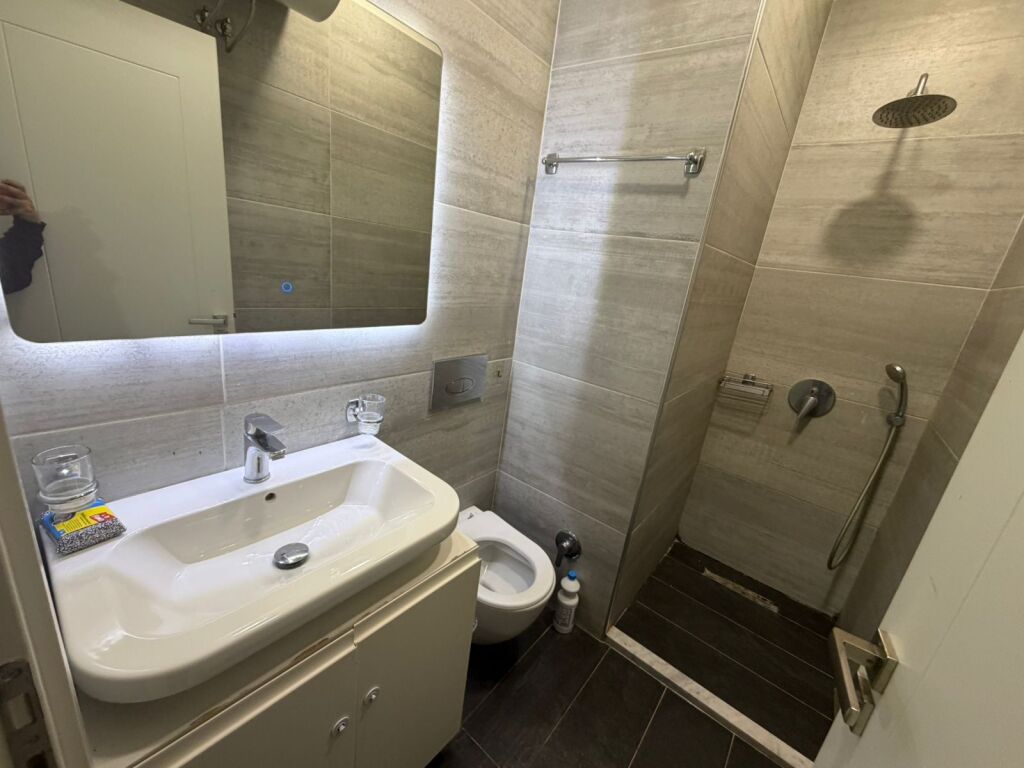 In affitto 1+1 Via Peti Lago Secco 40.000 lek