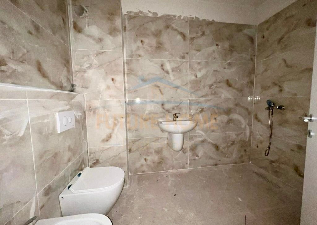 Shitet Apartament 1+1, Yzberisht
