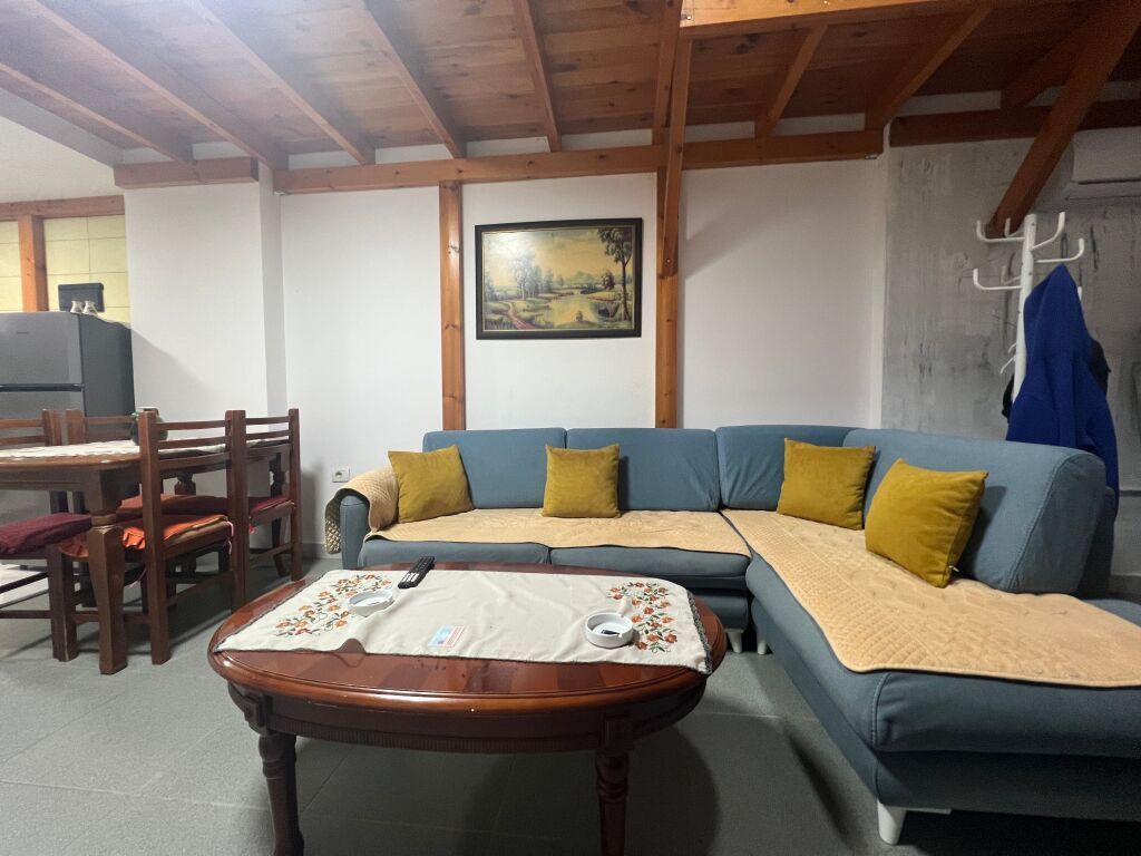 Garsoniere me qira te Hotel Marinaj Astir