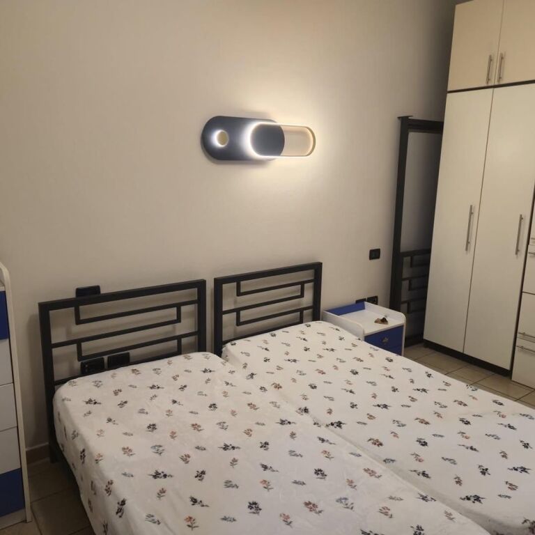 Jepet me qera 2+1 rr7ga Kavajës 50000 lek kat 4 ekzistues  