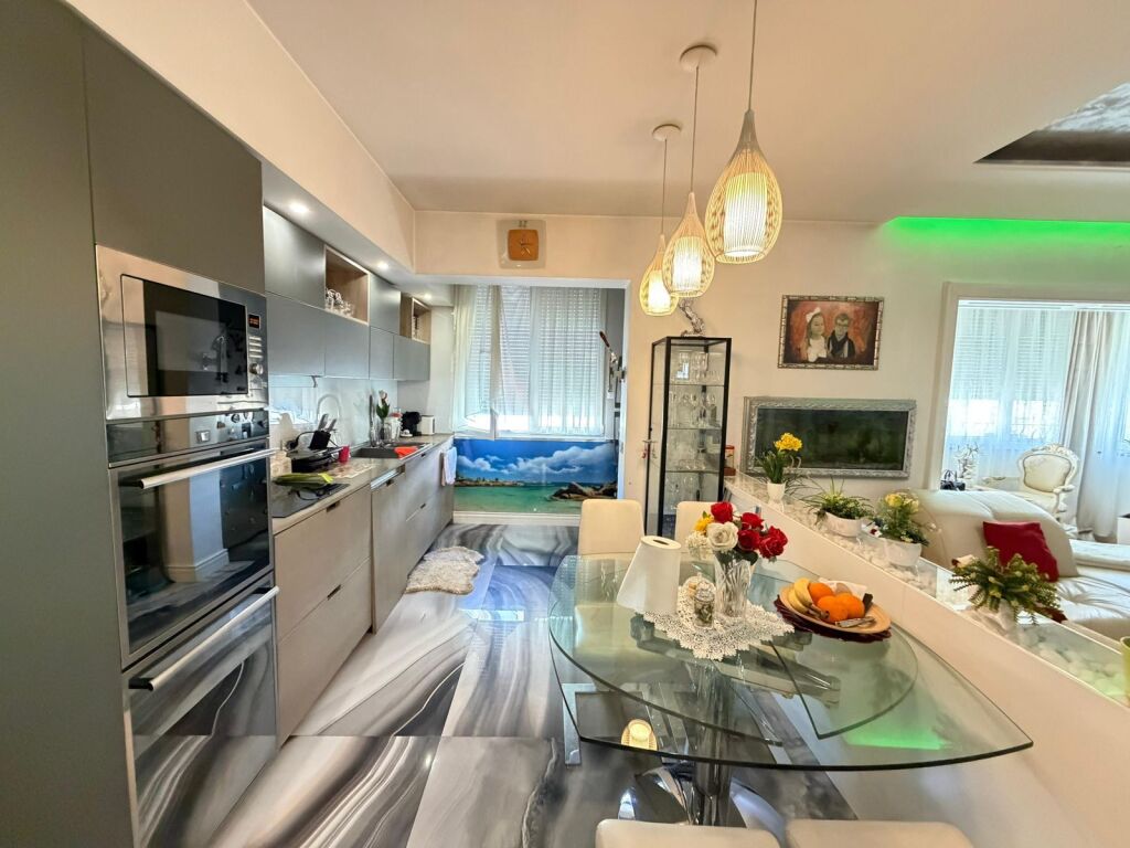 Apartament 3+1+2 per shitje Komuna e Parisit !