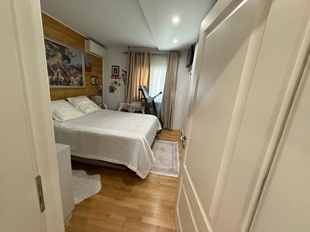 Apartament 3+1+2 per shitje Komuna e Parisit !