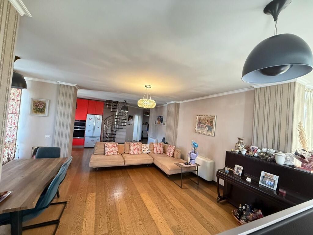 Shitet Apartament 2+1 , Pallati me Shigjeta