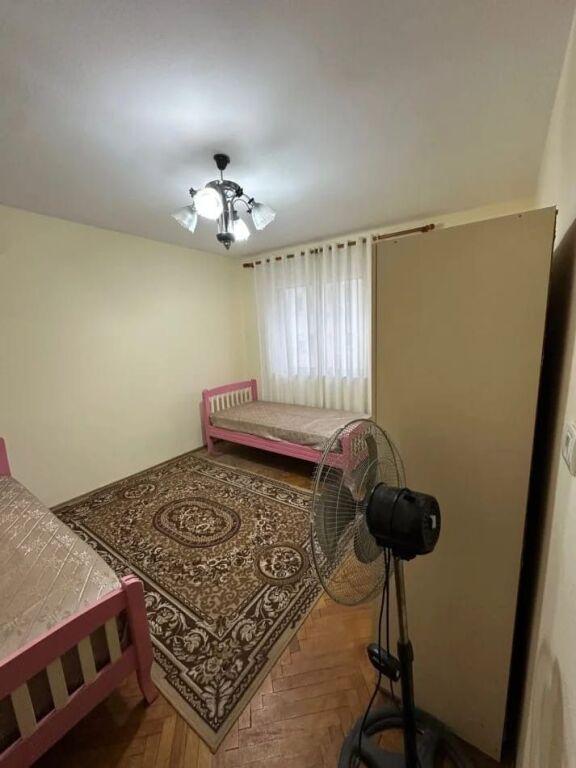 Jepet Me Qera Apartament 3+1+1 Ballkon