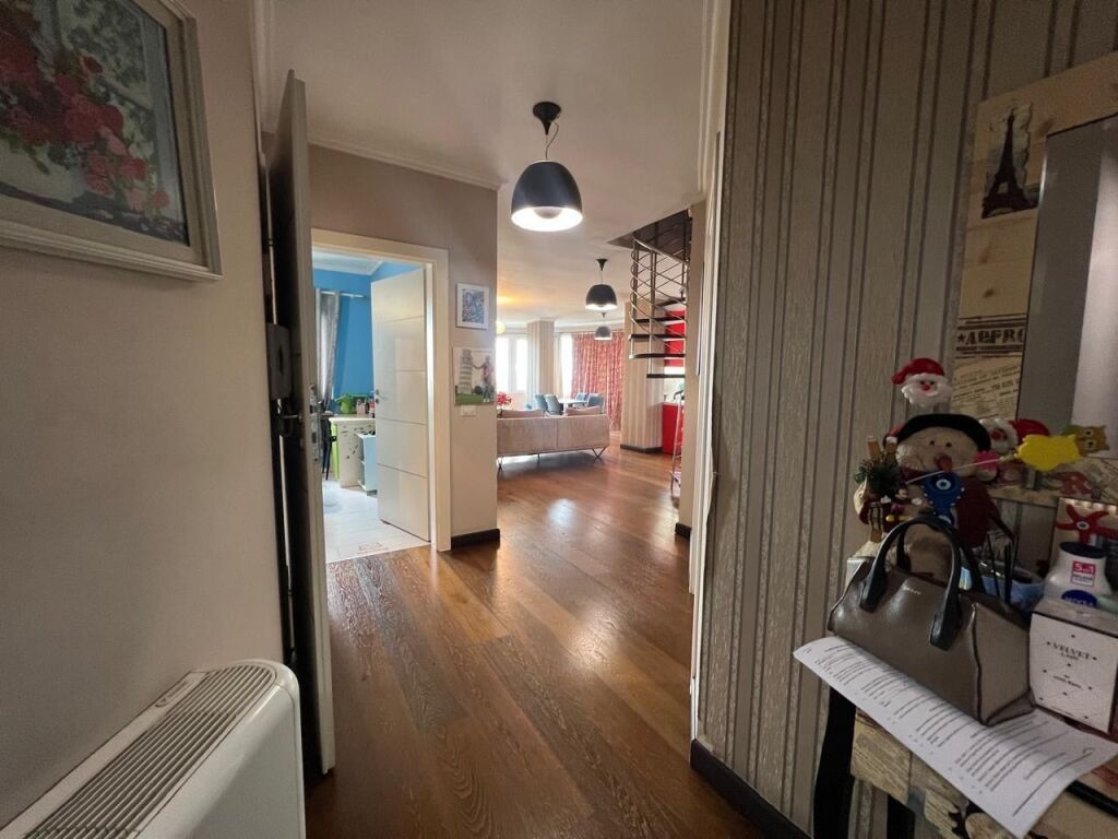 Shitet Apartament 2+1 , Pallati me Shigjeta