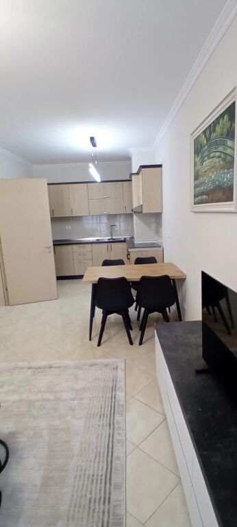 In affitto 1+1 Al 21 Dhjetori Complesso Contatto 650€ trattabili