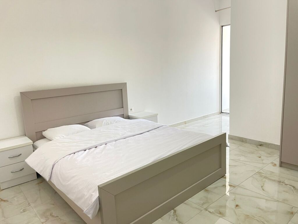 Jepet me qira 2+1 prane Hotel Marinaj Astir 500€